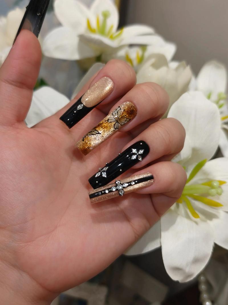 开设美甲工作室：选择与服务并重的指南
